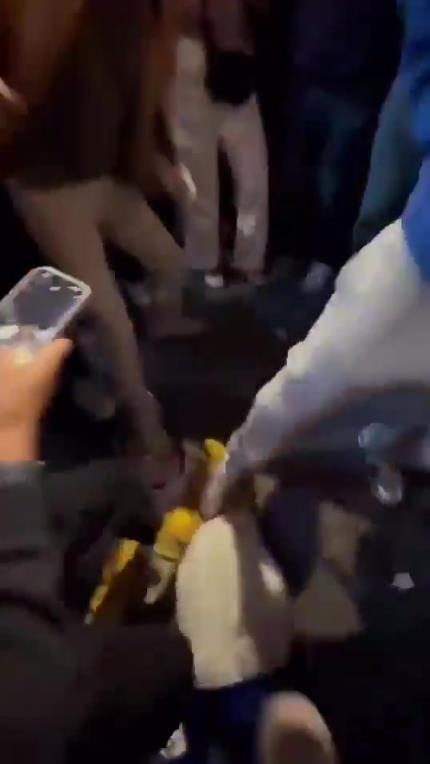 驚！尼克斯大勝步行者后，哈利伯頓遭主場球迷群毆